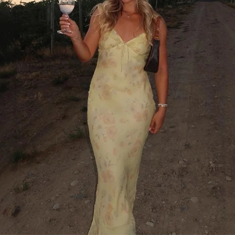 Vestido de Verão Floral com Decote nas Costas