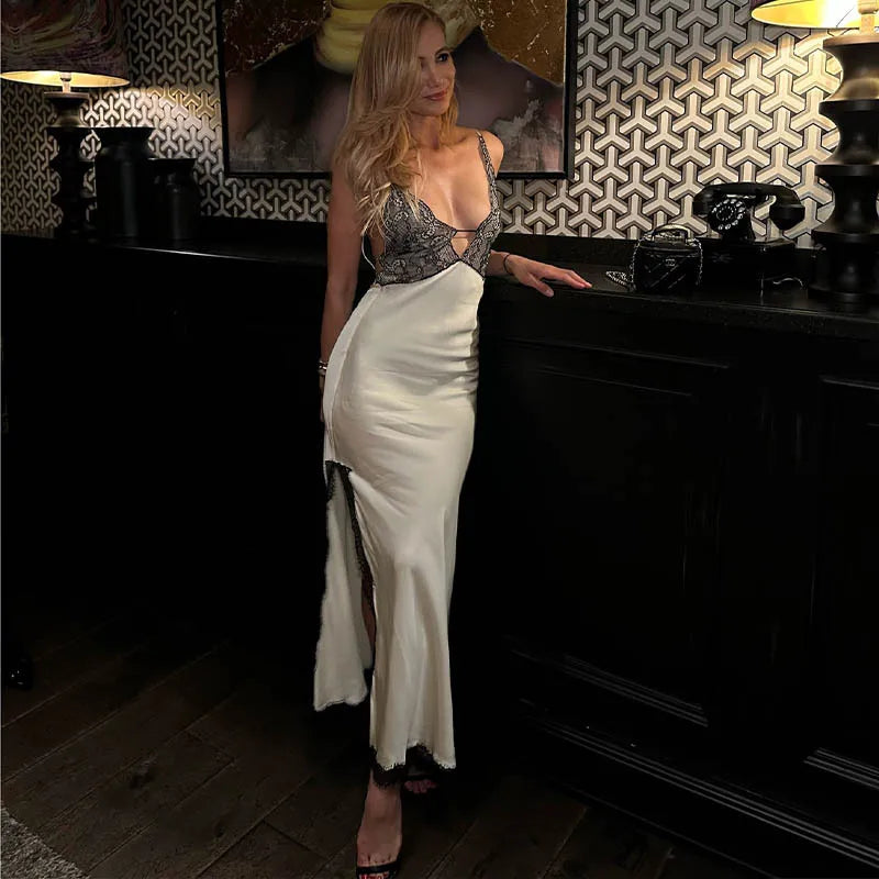 Vestido Comprido de Cetim e Renda