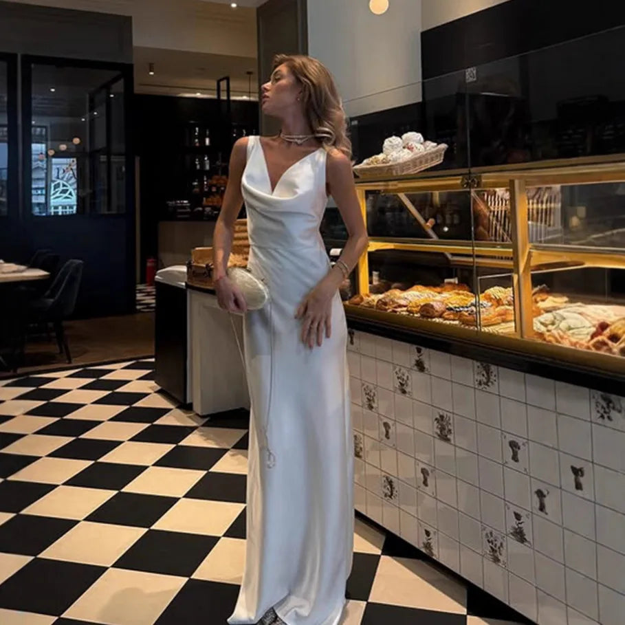 Vestido Comprido Acetinado com Costas Descobertas — Branco
