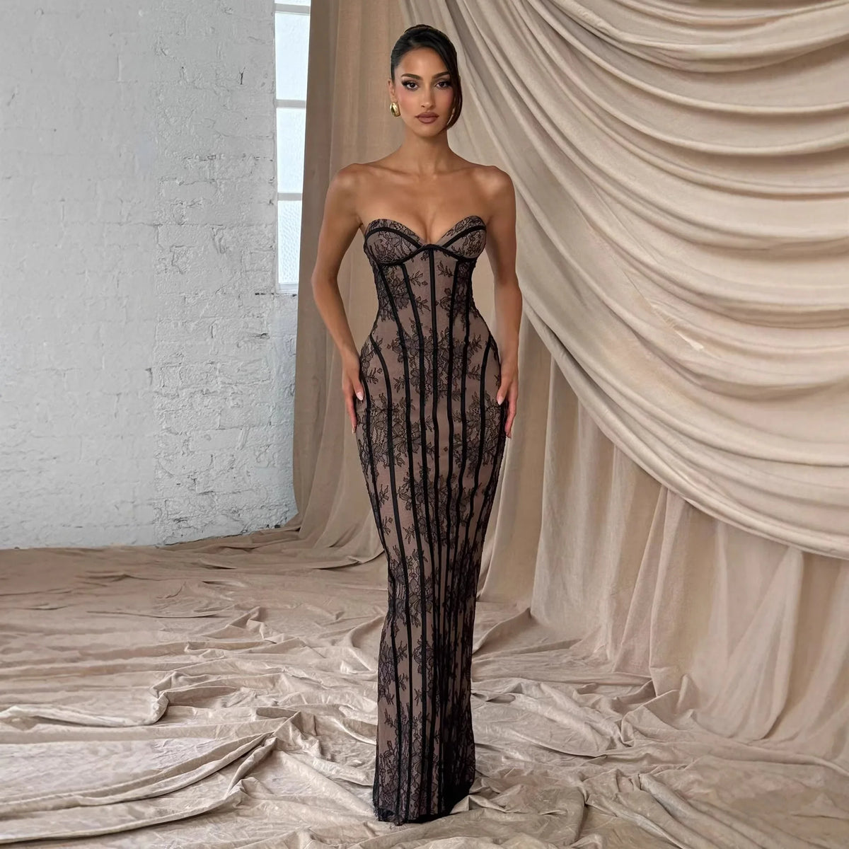 Vestido Comprido de Renda com Corpete