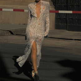 Vestido Comprido de Renda com Decote em V