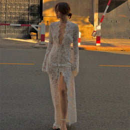 Vestido Comprido de Renda com Decote em V