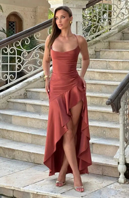 Vestido Comprido Acetinado com Folhos