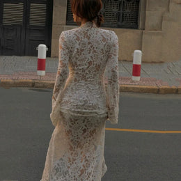 Vestido Comprido de Renda com Decote em V