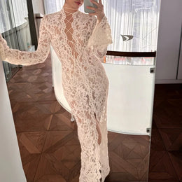Vestido Comprido de Renda com Decote em V