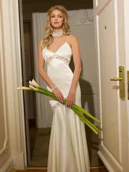 Vestido Comprido Branco de Cetim e Renda