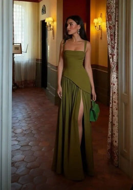 Vestido Comprido com Corpete, Laço e Fenda