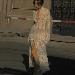 Vestido Comprido de Renda com Decote em V