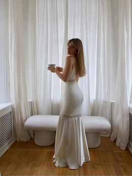 Vestido Comprido Branco de Cetim e Renda