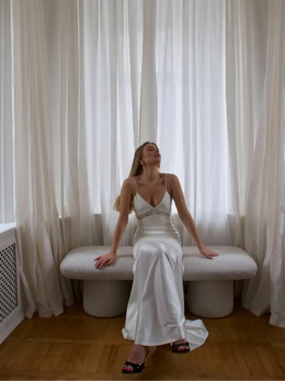 Vestido Comprido Branco de Cetim e Renda