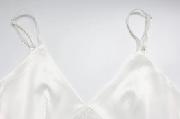 Vestido Comprido Branco de Cetim e Renda