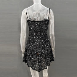 Vestido Curto com Brilho e Pedrarias