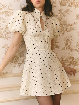 Vestido Curto de Bolas com Mangas Balão