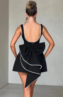Vestido Curto com Laço e Pérolas — Preto