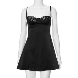 Vestido Curto de Cetim com Renda e Costas Descobertas