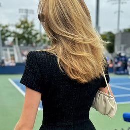 Vestido Curto em Tweed com Ombros Estruturados