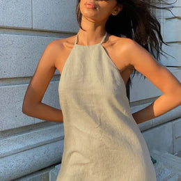 Vestido Curto de Linho com Decote Halter