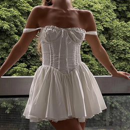 Vestido Curto Branco com Corpete de Renda