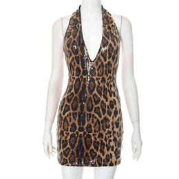 Vestido Curto com Lantejoulas e Decote em V