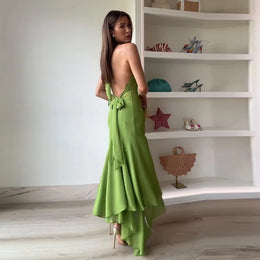 Vestido Comprido com Decote Halter, Folhos e Costas Descobertas