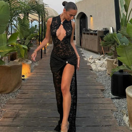 Vestido Comprido de Renda com Fenda Alta