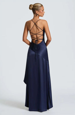 Vestido Comprido Acetinado com Folhos