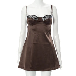 Vestido Curto de Cetim com Renda e Costas Descobertas