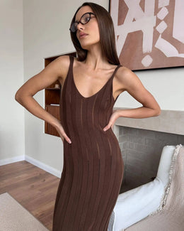 Vestido Comprido de Malha com Vazados e Costas Descobertas