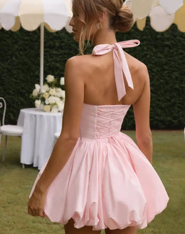 Vestido Curto Vermelho com Corpete e Decote Halter