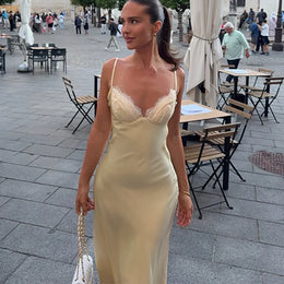 Vestido Comprido de Cetim com Renda