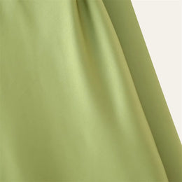 Vestido Comprido Acetinado com Costas Descobertas — Modelo Multicolorido