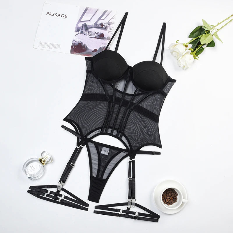 Conjunto de Lingerie em Tule com Body e Ligas — 3 Peças