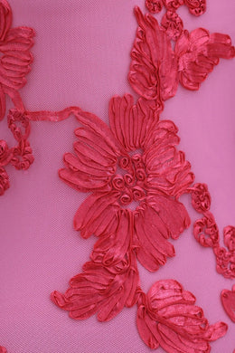Vestido Curto Bordado com Costas Descobertas