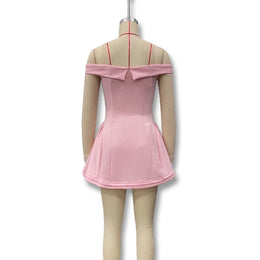 Vestido Curto Rosa de Ombros Descobertos
