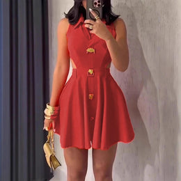 Vestido Curto Plissado com Gola e Botões