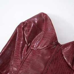 Vestido Curto com Efeito Couro e Decote sem Alças