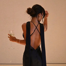 Vestido Comprido de Cetim com Laço e Costas Descobertas
