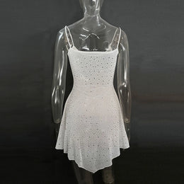 Vestido Curto com Brilho e Pedrarias