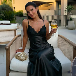 Vestido Comprido de Cetim com Renda