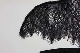 Vestido Curto de Renda com Gola Alta — Modelo B