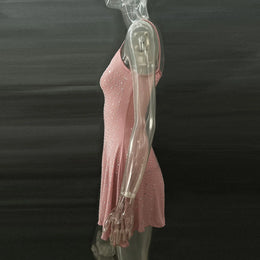 Vestido Curto com Brilho e Pedrarias