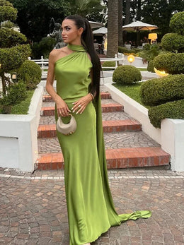 Vestido Comprido Acetinado com Costas Descobertas — Modelo Multicolorido