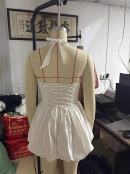 Vestido Curto Vermelho com Corpete e Decote Halter