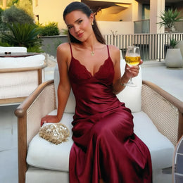 Vestido Comprido de Cetim com Renda