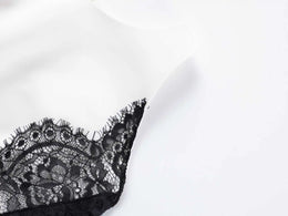 Vestido Longo Branco com Decote Halter e Renda