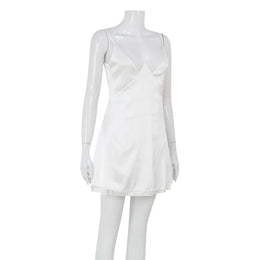 Vestido Curto de Cetim com Renda e Costas Descobertas