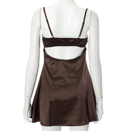 Vestido Curto de Cetim com Renda e Costas Descobertas