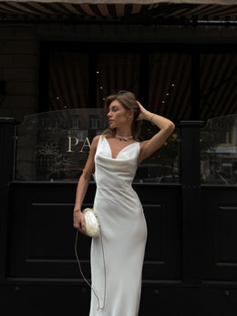 Vestido Comprido Acetinado com Costas Descobertas — Branco