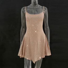 Vestido Curto com Brilho e Pedrarias