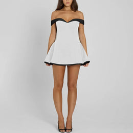 Vestido Curto Rosa de Ombros Descobertos